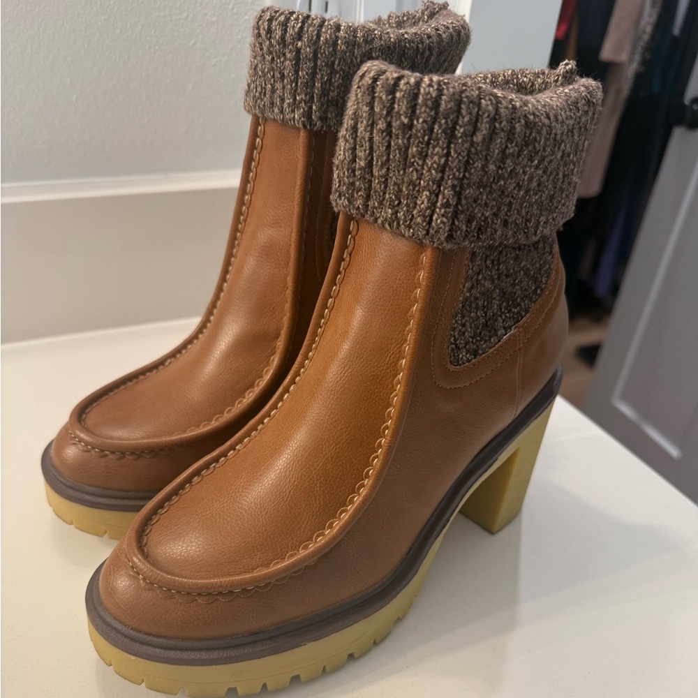 Elegant Tan Heeled Boots with Knit Cuff